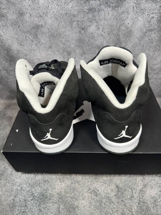 Size 9.5 | Jordan 5 Oreo With Box | Pre-Owned main image 4